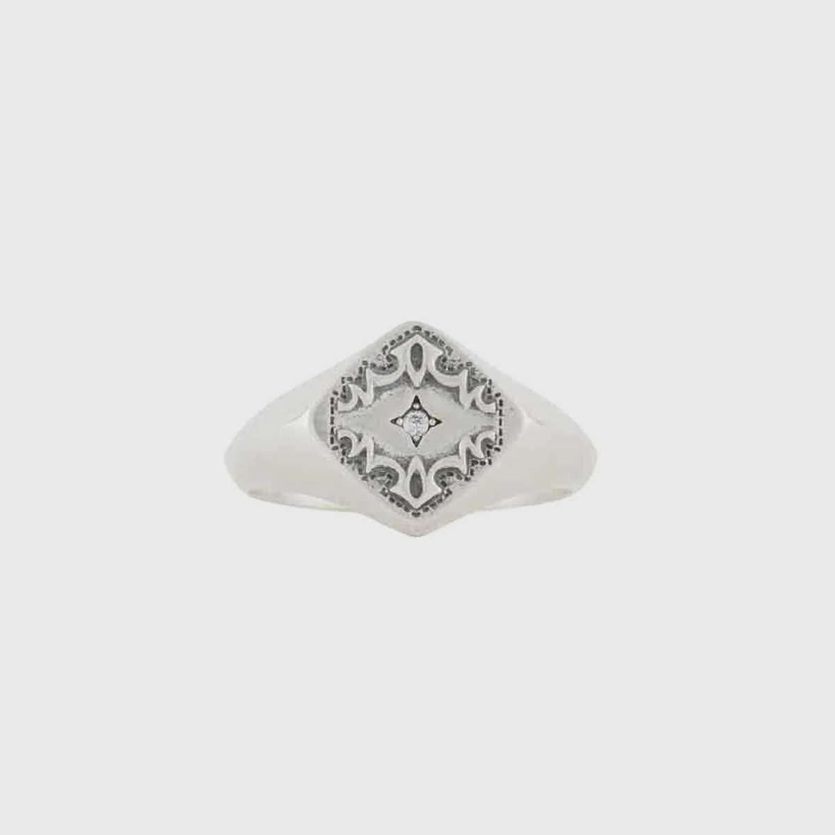 【Serge DeNimes】シールドリング Serge DeNimes Silver Warrior Ring | Urban Outfitters UK