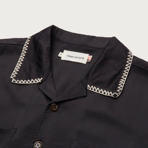 
                  
                    Load image into Gallery viewer, Honor The Gift &amp;#39;Blanket Stitch&amp;#39; Woven Shirt - &amp;#39;Black&amp;#39;
                  
                