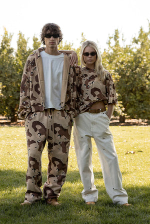 
                  
                    Load image into Gallery viewer, Elwood Core Straight Leg Sweatpant - &amp;#39;Desert Camo&amp;#39;
                  
                