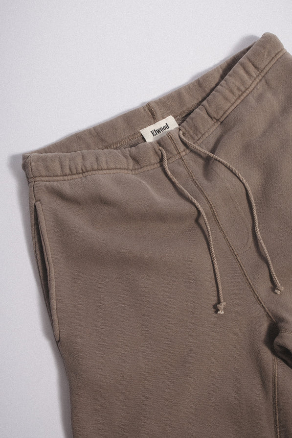 
                  
                    Load image into Gallery viewer, ELWOOD Core Sweatpant - &amp;#39;Vintage Brown&amp;#39;
                  
                