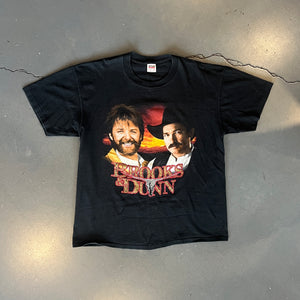 
                  
                    Load image into Gallery viewer, Vintage Brooks &amp;amp; Dunn &amp;quot;Waitin&amp;#39; On Sundown Tour&amp;quot; T-Shirt
                  
                