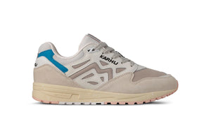 
                  
                    Load image into Gallery viewer, Karhu Legacy 96 &amp;quot;Flow State&amp;quot; Pack - &amp;#39;WhiteCap Gray / Silver Lining&amp;#39;
                  
                