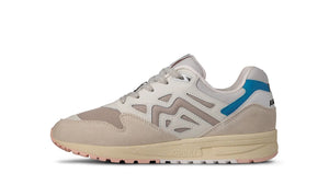 
                  
                    Load image into Gallery viewer, Karhu Legacy 96 &amp;quot;Flow State&amp;quot; Pack - &amp;#39;WhiteCap Gray / Silver Lining&amp;#39;
                  
                